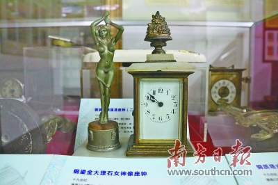 由华侨华人从海外带回来的铜鎏金大理石女神座钟，收藏于梅州市客侨博物馆内。