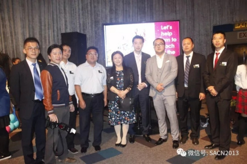 应邀出席慈善晚会的华人代表。(南非《华侨新闻报》) 应邀出席慈善晚会的华人代表。(南非《华侨新闻报》)