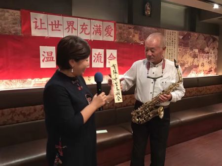 近藤先生演奏萨克斯风 近藤先生演奏萨克斯风