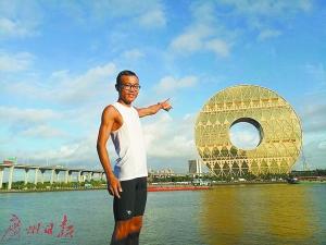 赖文冰每到一地都会拍照留念。 赖文冰每到一地都会拍照留念。
