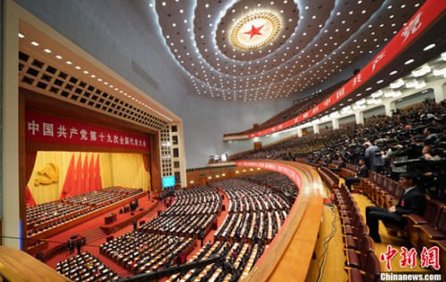 10月18日,中国共产党第十九次全国代表大会在北京人民大会堂开幕。<a target='_blank' href='http://www.chinanews.com/'>中新社</a>记者 毛建军 摄 10月18日,中国共产党第十九次全国代表大会在北京人民大会堂开幕。<a target='_blank' href='http://www.chinanews.com/'>中新社</a>记者 毛建军 摄