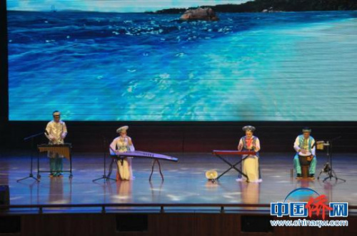 图为独弦琴协奏《京海情韵》 林浩 摄 图为独弦琴协奏《京海情韵》 林浩 摄