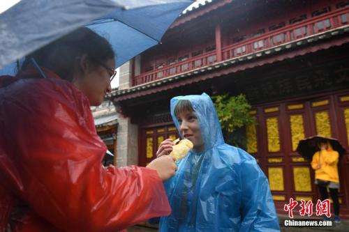 “汉语桥”选手体验云南少数民族生活。 <a target='_blank' href='http://www.chinanews.com/'>中新社</a>记者 任东 摄