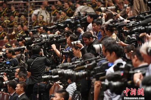 10月18日，中国共产党第十九次全国代表大会在北京人民大会堂开幕。中外记者关注大会。 <a target='_blank' href='http://www.chinanews.com/'>中新社</a>记者 毛建军 摄