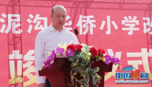 国际潮团总会第二十届轮值主席、新西兰潮属总会会长张乙坤出席普宁市泥沟华侨小学改建工程竣工仪式。 陈启任 摄 国际潮团总会第二十届轮值主席、新西兰潮属总会会长张乙坤出席普宁市泥沟华侨小学改建工程竣工仪式。 陈启任 摄