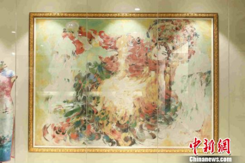 展品——大型仿油画彩色织锦《金贵妃》。 张昀蔚 摄 展品——大型仿油画彩色织锦《金贵妃》。 张昀蔚 摄