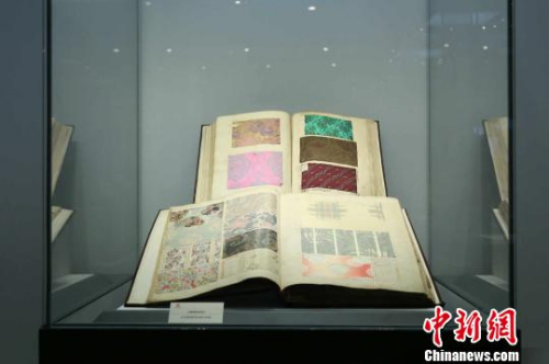 展品——法国丝绸样本。 张昀蔚 摄 展品——法国丝绸样本。 张昀蔚 摄