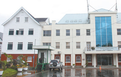中国政府援建的新苏里南外交部大楼,成为帕拉马里博的地标性建筑之一。