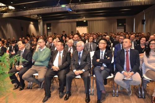 就职会现场。(意大利《新欧洲侨报》) 就职会现场。(意大利《新欧洲侨报》)