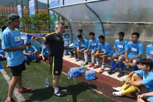 从红色灯笼到橙色单车 中英关系领跑者展现魅