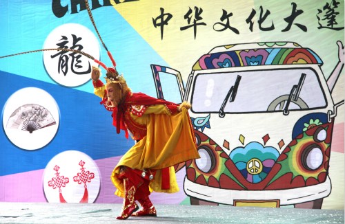 武术表演。 武术表演。