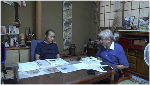 久保井规夫接受蒋丰采访。 久保井规夫接受蒋丰采访。