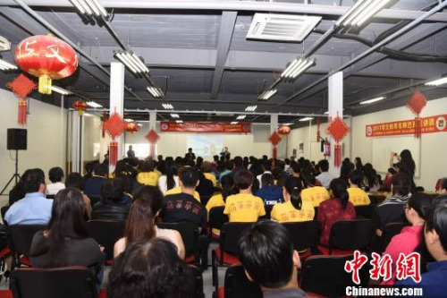 图为巡讲团开讲现场。 莫成雄 摄 图为巡讲团开讲现场。 莫成雄 摄
