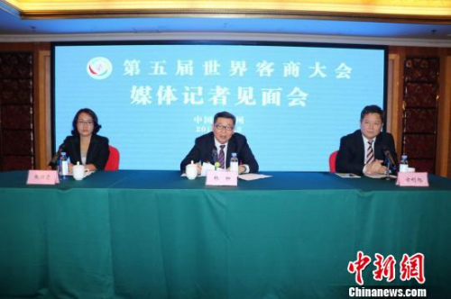 第五届世界客商大会媒体记者见面会13日上午在梅州举行 陈美标 摄 第五届世界客商大会媒体记者见面会13日上午在梅州举行 陈美标 摄