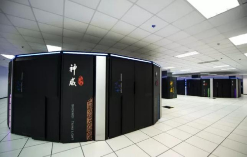资料图片：6月20日，新一期全球超级计算机500强榜单公布，使用中国自主芯片制造的“神威太湖之光”登上榜首，中国超算上榜总数量也有史以来首次超过美国名列第一。