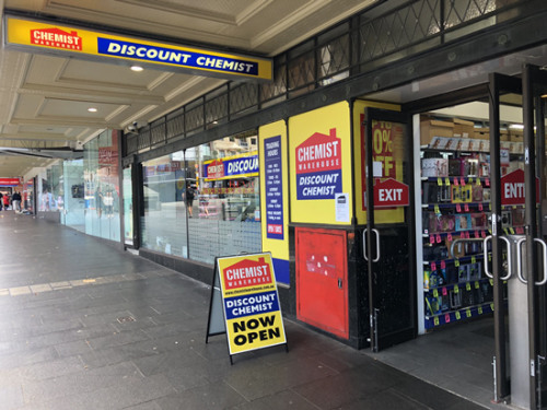 澳最大折扣连锁药房Chemist Warehouse (摄影 张乔童) 澳最大折扣连锁药房Chemist Warehouse (摄影 张乔童)
