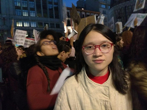 图为游行队伍中的华人。(西班牙欧浪网 资料图) 图为游行队伍中的华人。(西班牙欧浪网 资料图)