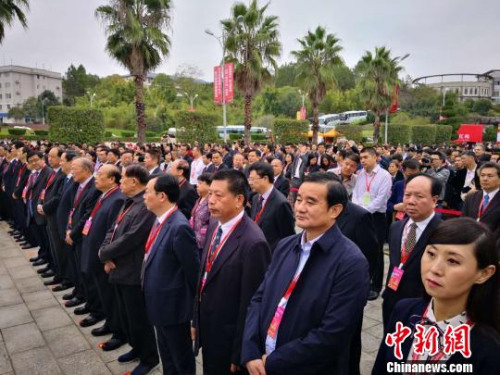 第十一届海峡两岸茶业博览会11月15日——18日在福建武夷会山举行。来自印度、斯里兰卡、马来西亚、日本、韩国等国家及港澳台两岸三地茶叶企业或代理商参展并与会 陈伟 摄 第十一届海峡两岸茶业博览会11月15日——18日在福建武夷会山举行。来自印度、斯里兰卡、马来西亚、日本、韩国等国家及港澳台两岸三地茶叶企业或代理商参展并与会 陈伟 摄