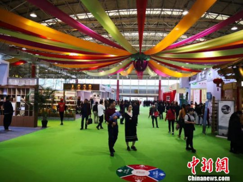 11月15日,第十一届海峡两岸茶业博览会现场。 陈伟 摄 11月15日,第十一届海峡两岸茶业博览会现场。 陈伟 摄