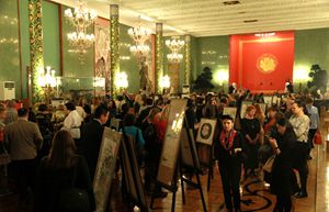 招待会现场的画展。 招待会现场的画展。