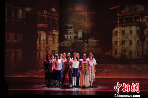 大型情景音乐舞蹈史诗《闯金山》在江门上演 索有为 摄 大型情景音乐舞蹈史诗《闯金山》在江门上演 索有为 摄
