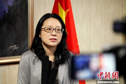 针对近期加拿大多伦多连续发生多起针对中国留学生的以虚拟绑架进行电信诈骗的案件,当地时间11月15日,中国驻多伦多总领馆副总领事洪红再次提醒中国公民提高防范意识,警惕诈骗并掌握一些相应的防骗技巧。<a target='_blank' href='http://www.chinanews.com/'>中新社</a>记者 余瑞冬 摄 针对近期加拿大多伦多连续发生多起针对中国留学生的以虚拟绑架进行电信诈骗的案件,当地时间11月15日,中国驻多伦多总领馆副总领事洪红再次提醒中国公民提高防范意识,警惕诈骗并掌握一些相应的防骗技巧。<a target='_blank' href='http://www.chinanews.com/'>中新社</a>记者 余瑞冬 摄