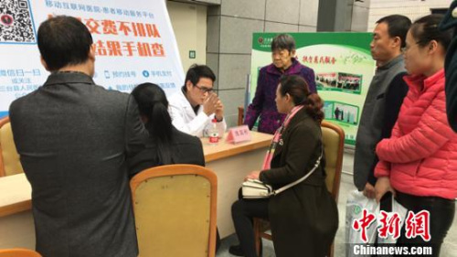 义诊现场。 杨勇 摄 义诊现场。 杨勇 摄