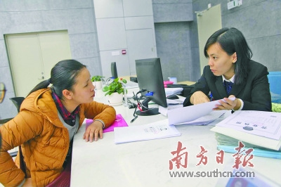 直部门80%以上的行政审批和公共服务事项进驻到“邑门式”。梁永超 摄 直部门80%以上的行政审批和公共服务事项进驻到“邑门式”。梁永超 摄