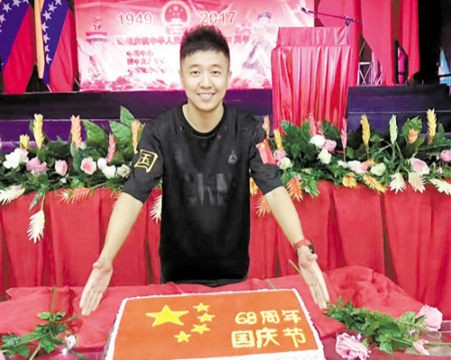 在卡拉沃沃，张思颖联同当地华人社团策划了一场庆国庆迎中秋晚会。