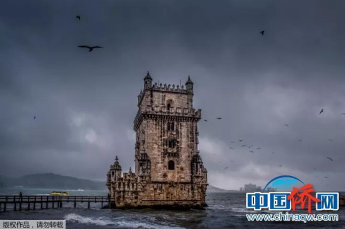 “相机摄”葡萄牙，千年古堡屹立在海边，守望着历史的苍桑。