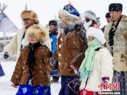 资料图：图为呼伦贝尔牧民参加冬季节庆盛会 呼伦贝尔旅游发展委员会供图 摄