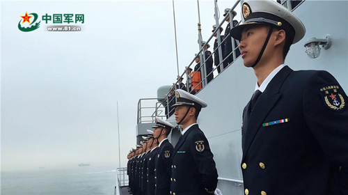 海军戚继光舰出访官兵。中国军网记者乔梦摄