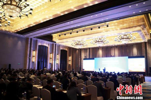 27日,由国务院侨办主办、江西省外侨办承办的第八届海外华侨华人专业协会会长联席会在江西南昌举行。 刘占昆 摄 27日,由国务院侨办主办、江西省外侨办承办的第八届海外华侨华人专业协会会长联席会在江西南昌举行。 刘占昆 摄