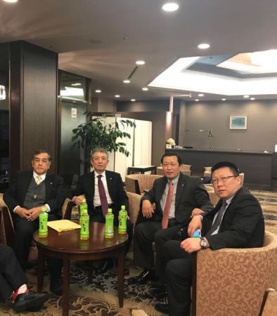 (左一,东京华助中心监事廖雅彦, 左二,三,四,名古屋华助中心副主任赵良行,主任郑兴、副主任梁新勇) (左一,东京华助中心监事廖雅彦, 左二,三,四,名古屋华助中心副主任赵良行,主任郑兴、副主任梁新勇)