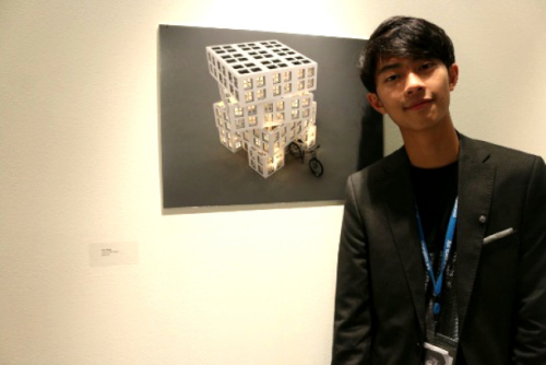 张逸晖曾醉心于艺术，其设计作品多次获奖。(张逸晖提供)