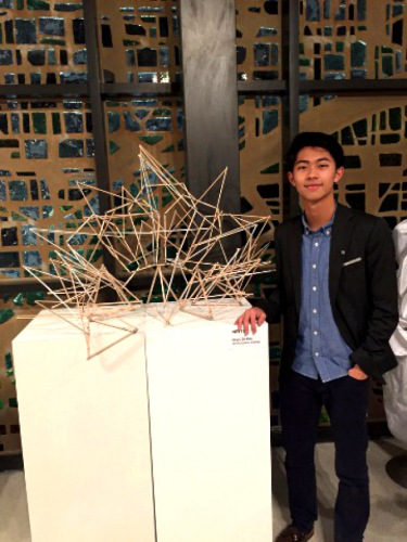 张逸晖曾醉心艺术，其设计作品多次获奖。(张逸晖提供)