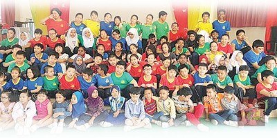 华小学生合影。 (马来西亚光华网) 华小学生合影。 (马来西亚光华网)