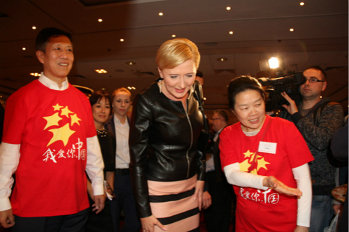 波总统夫人光顾中国商品台。 波总统夫人光顾中国商品台。