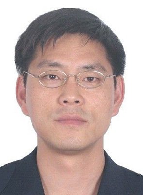 李文革,原云南省昆明市盘龙区国税局工会主席。图片来源:人民日报客户端。 李文革,原云南省昆明市盘龙区国税局工会主席。图片来源:人民日报客户端。