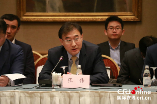 中国驻阿拉木图总领事张伟致辞。 中国驻阿拉木图总领事张伟致辞。
