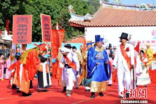 泉州知府、南安县令、市舶司官员,以及国内外客商等形象表演。 林楷煜 摄 泉州知府、南安县令、市舶司官员,以及国内外客商等形象表演。 林楷煜 摄
