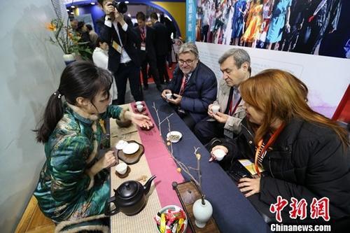 来自140多个国家和地区的大学校长、孔子学院代表近2500人出席大会。<a target='_blank' href='http://www.chinanews.com/'>中新社</a>记者 张远 摄 来自140多个国家和地区的大学校长、孔子学院代表近2500人出席大会。<a target='_blank' href='http://www.chinanews.com/'>中新社</a>记者 张远 摄