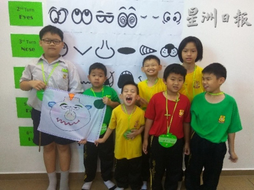 在教师的生动教学下,孩子的笑声满室飘扬。(马来西亚《星洲日报》) 在教师的生动教学下,孩子的笑声满室飘扬。(马来西亚《星洲日报》)
