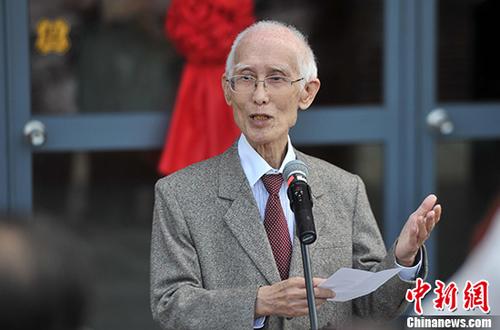 资料图:余光中。 <a target='_blank' href='http://www.chinanews.com/'>中新社</a>记者 吕明 摄 资料图:余光中。 <a target='_blank' href='http://www.chinanews.com/'>中新社</a>记者 吕明 摄