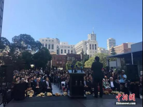当地时间9月22日,美国旧金山市圣玛丽广场,慰安妇雕像揭幕仪式隆重举行,这也是美国主要大城市第一座慰安妇雕像。 <a target='_blank' href='http://www.chinanews.com/'>中新社</a>记者 刘丹 摄 当地时间9月22日,美国旧金山市圣玛丽广场,慰安妇雕像揭幕仪式隆重举行,这也是美国主要大城市第一座慰安妇雕像。 <a target='_blank' href='http://www.chinanews.com/'>中新社</a>记者 刘丹 摄