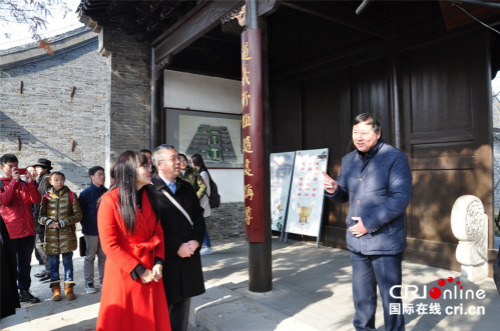 阮元六世孙阮锡安介绍阮元家庙。 阮元六世孙阮锡安介绍阮元家庙。