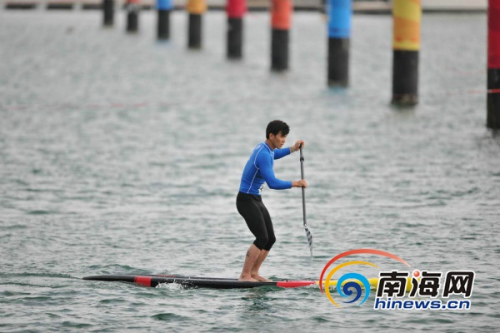 首届中国大学生桨板竞速挑战赛在万宁石梅湾举行。南海网记者高鹏摄