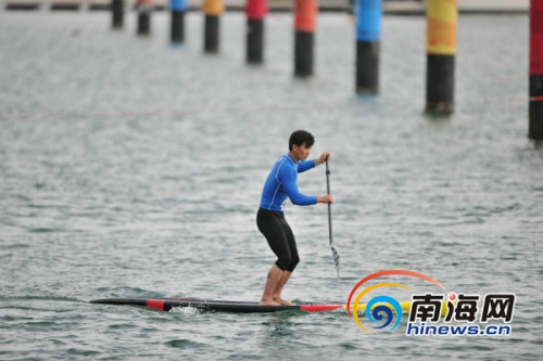 首届中国大学生桨板竞速挑战赛在万宁石梅湾举行。南海网记者高鹏摄 首届中国大学生桨板竞速挑战赛在万宁石梅湾举行。南海网记者高鹏摄