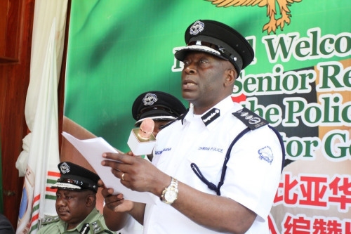 赞比亚警察总监卡孔玛·坎恩加致辞。 非洲《华侨周报》