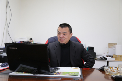 蔡杰克说,华商得学会研究法国和欧洲的一些政策措施,里面有很多商机。图为蔡杰克 蔡杰克说,华商得学会研究法国和欧洲的一些政策措施,里面有很多商机。图为蔡杰克